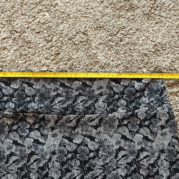 💥 3/$20 LuLaRoe Medium Black Floral Leaf Designl Skirt! - Picture 6 of 11